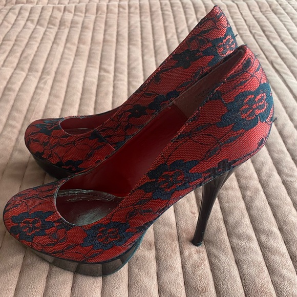 Dollhouse Black/Red Pump Heels - Picture 4 of 7